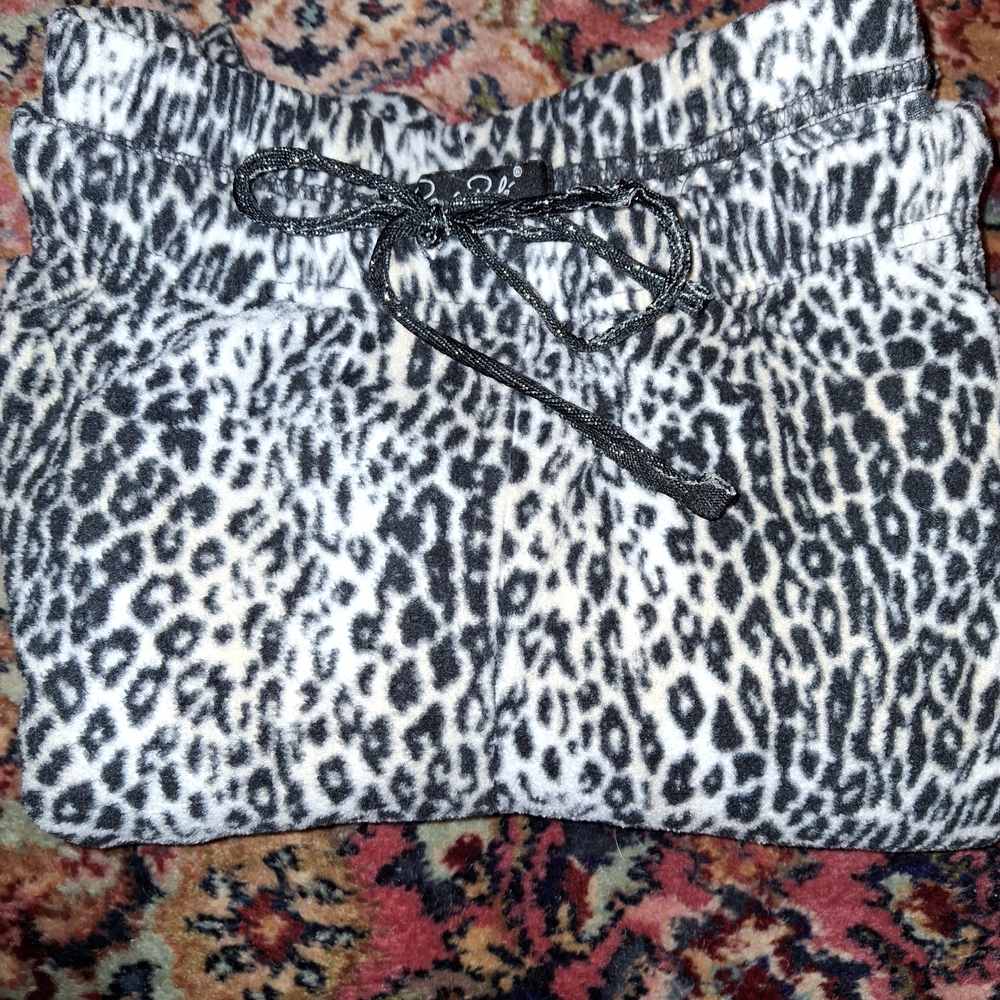 Rene Rofe Snow Leopard Print Sleepwear - Picture 4 of 5